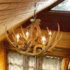 a deer antler chandelier hanging from the ceiling