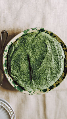 Bowl of matcha tiramisu on a cream tablecloth Matcha Tiramisu Recipe, Matcha Cupcakes, Ramekin Recipe, Best Tiramisu, Italian Desserts Easy, Matcha Tiramisu, Hazelnut Meringue, Italian Recipes Dessert