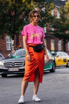 Mode Hippie, Orange Skirt, Fashion Weeks, Colourful Outfits, Street Chic, Outfit Casual