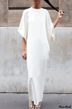 Olivia Mark - Maximum Elegance in a Flowing White Evening Dress Vacation Maxi Dress, White Evening Gowns, Autumn Fabric, Maxi Dress White, White Evening Dress, Womens Long Dresses, Formal Dresses With Sleeves, Japanese Dress, Round Neck Dresses