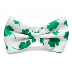 This lucky bow tie is perfect for your St. Patrick's Day fun. It's pre-tied with an adjustable band collar to fit neck sizes up to 20". Product Features • Men's size• Bow measures approximately 5" across and 2.5" high on the ends • Band collar expands to fit neck sizes up to 20" • Made from 100% Polyester • Imported Holiday Attire, Mens Holiday, Bow Tie Collar, Band Collar, White Patterns, Bow Tie, Outfit Of The Day