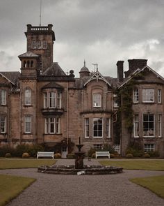 an old building with a fountain in front of it