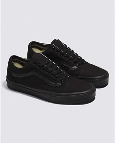 Vans | Old Skool Black/Black Classics Shoe Vans Old Skool Black, All Black Vans, Street Skater, Old Skool Black, Vans Store, Trendy Shoes Sneakers, All Black Shoes, Footwear Design, Van Doren