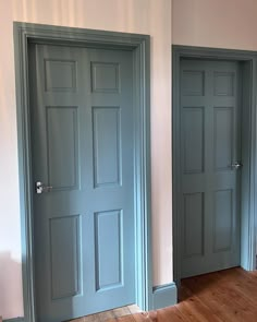 Blue skirting 
Blue doors 
Farrow and ball 
Oval room blue Blue Woodwork Hallway, Blue Skirting Boards White Walls, French Blue Hallway, Blue Internal Doors, Oval Room Blue Front Door, Blue Contrast Trim, Blue Skirting Boards, Oval Room Blue Farrow And Ball, Blue Doors Interior