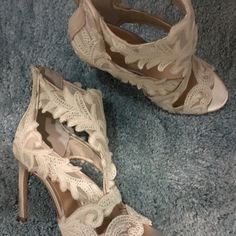 Imagine Vince Camuto Womens Im-Randal Dress Sandal-Size 5.5 High Heel Lace Embroidered Sandal With Airy Cutouts. Ivory Vintage. New In Box Never Worn. Back Zip 4.5 Inch Heel White Embroidered Heels For Spring, Spring Party Sandals With Lace, White Embroidered Summer Heels, Spring White Embroidered Heels, Spring Party Lace Sandals, Spring Ankle Strap Lace Sandals, Lace High Heel Sandals For Summer, Lace Ankle Strap Sandals For Spring, Spring Lace Ankle Strap Sandals