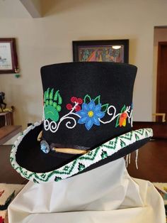 Hat Beading, Metis Beading, Beaded Caps, American Indian Decor, Powwow Beadwork, Beaded Hats, American Indian Crafts, Cowboy Hat Styles, Beaded Hat Bands