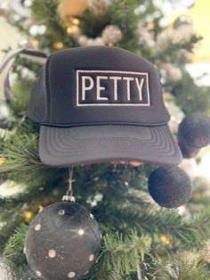 Trendy Trucker Hats, Young Women Outfits, Friends In Low Places, Women Trucker, Black Trucker Hat