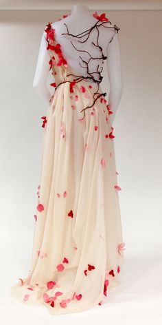 agameofclothes: “ A Weirwood wedding gown, for those who still believe in the Old Gods “Persephone” by Lyrota ” Fairy Costume For Girl, Nature Dress, Moda Vintage, Fantasy Fashion, Girl Costumes, Fancy Dresses, Costume Design