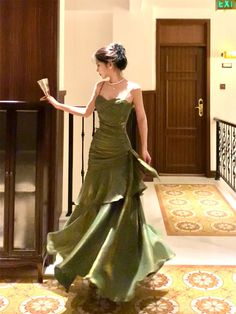 Debs Dresses Green, Low Corset Dress, Prom Dresses Unique Vintage, Pleated Green Dress, Dark Green Dresses Prom, Long Silk Prom Dress, Floor Length Green Dress, Unconventional Prom Dress, Vintage Green Prom Dress