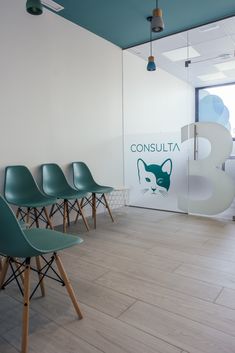 chairs are lined up against the wall in an office