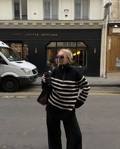 Denmark Street Style, Chunky Pullover Sweater, Inspo Fits, Early Fall Outfits, Striped Knitted Sweater, Feeling Pretty, Sweater Outfit, Copenhagen Fashion Week, Inspo Outfit