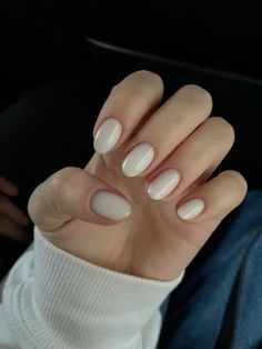 Gel Manicure Almond Shape, Short White Nails Aesthetic, Short Soft Gel Nails, Gel Nails Ideas For Work, Cute Short Almond Nails Ideas, Round Shaped Nails Short, Aesthetic Gel Nails Short, Gel Nails For Work, White Short Nails Ideas