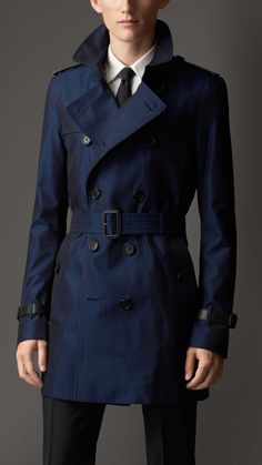 Burberry Men Office, Man's Overcoat, Mens Raincoat, Coats Men, Burberry Trench Coat, Trench Coat Men, British Outfits, Mens Fashion Urban, Mens Winter Coat