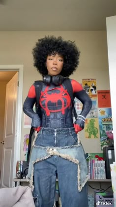 Mile Morales Outfit, Spiderman Costume With Jeans, Genderbend Halloween Costumes, Nonbinary Halloween Costumes, Female Spiderman Costume, Spidersona Cosplay, Spiderverse Outfit, Masc Halloween Costumes, Spider Man Costume For Women