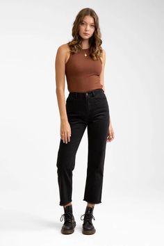 Outfit Black Jeans, Birkenstock Boston Outfit, Straight Leg Cropped Jeans, Autumn Wardrobe, Mode Inspo, Swimsuit Tops, Winter Style, Easy Wear, Cropped Jeans