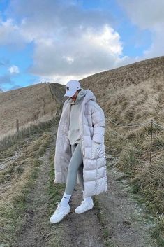 Long Puffer Coat Outfit, Long Puffer Jacket Outfit, Puffer Coat Outfit, Puffer Jacket Outfit, Long Puffer Jacket, Long Puffer Coat, Snow Outfit, Moda Paris