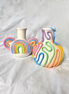 "5\" tall handmade decorated ceramic vase. Colorful 3d rainbow squiggle vases. Great home accent for any boho or modern home. Retro eclectic style. The 5\" modern squiggle vase pictured is a customer favorite. This vase makes any space feel happy & bright! | 5\" Tall Retro Eclectic Colorful Bud Vase, Cute Ceramic Vase, Rainbow Pot Planter,modern Ceramic Vase, Pastel Color Ceramics, Boho Home Decor" Cute Ceramic Vase, Vase Cute, Modern Ceramic Vase, Retro Eclectic, Colorful Planters, Clay Diy Projects, Rainbow Jewelry, Diy Set, Diy Crafts To Do