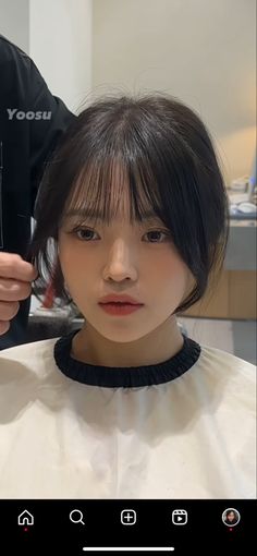 Short Hair With Korean Bangs, Haircut Short Hair Round Face, Fringe Hairstyles Korean, Air Bangs Short Hair, Hair On Round Face, Fringe Asian, Fridge Bangs, Korean Bangs Cut, Haircut With Bangs Korean