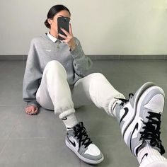 Gray Shoes Women, Jordans Men, Women Jordans, Nike Street, Jordans Outfit, Sneakers Jordan, Jordan Outfit, White Casual Shoes