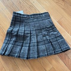 Brand New Wool Pleated Plaid Skirt With Built In Safety Shorts. The Material Is Very Well Made With A Thick Wool And It’s A Great Piece For Fall And Winter Gray Short Bottoms For Fall, Gray Lined Mini Pleated Skirt, Gray Short-length Bottoms For Fall, Gray Mini Length Lined Pleated Skirt, Gray Short Length Bottoms For Fall, Gray Pleated Mini Skirt With Lining, Casual Gray Mini Pleated Skirt, Gray Lined Skort Of Short Length, Gray Pleated Casual Skort