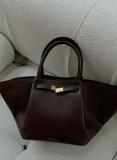 Aesthetic Bag, My Style Bags, Autumn Coffee, Pretty Bags, Brown Aesthetic, Essential Bag, Brown Bags, Cute Bags, Everyday Bag