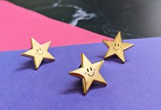 You're a Star cute mini enamel pin, the prefect little gift to let someone know that they are a star! Maybe they passed their exams, or their driving test, or maybe you just want to tell someone just how special they are! This pin is the prefect way to do it!  ---SIZE--- Approximatiely 2cm x 2cm Backing card 8.5cm x5.5  ---ADDIONTAL INFO--- 1 Rubber clasp  Digital drawn and designed in the Joyella Design studio in Northern Ireland.  Please bare in mind the colours on the print may differ slightly to what you see on the screen! ---POSTAGE AND SHIPPING--- I aim to have all orders processed and posted within 3 working days. I can't be held responsibly for any postage delays.  All UK postage is £1.99 and sent 2nd class via royal mail. USA postage is £8.99 tracked. EU- £8.99 tracked Rest of the Gold Star Brooches As Gift, Positive Gift, Stocking Fillers, Pin Badges, Lapel Pins, Little Gifts, Cute Gifts, Pins, Enamel Pins