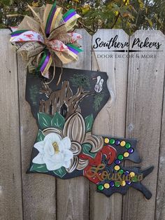 a wooden fence with a sign that says southern pickers on it and flowers in the middle