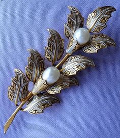 Vintage Tall DAMASCENE Pearl Enamel Floral Brooch Floral Brooch, Fantasy Jewelry, Gold Pearl, Vintage Costumes, Brooch Pin, Brooches, Jewelry Box, Vintage Jewelry