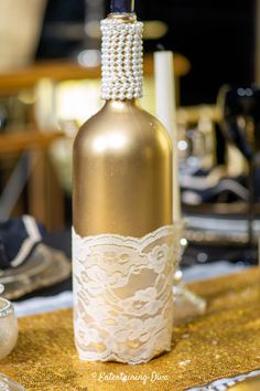 DIY Gold Wine Bottle With White Lace & Pearls (For Centerpieces) | Great Gatsby Party Gold Wine, Diy Gold