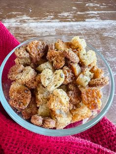 a glass bowl filled with fried food on top of a pink towel