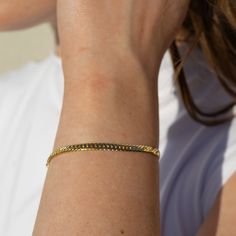 14k gold or rhodium plated 3.5mm herringbone chain bracelet. Adjustable between 6-7.5".