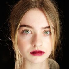 Blurred Lips Makeup, Blurred Lipstick, Blurry Makeup, Quirky Makeup, Blurred Lips, Painting Faces, Faux Freckles, Makeup For Blondes, Ombre Lips