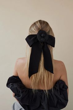 The Jenna Grand Bow was exclusively designed for Jenna Ortega to wear to the MET Gala 2023 - Karl Lagerfeld: A Line of Beauty. While it didn't make it to the carpet, this design was the most loved. Meticulously designed with an elevated leather rosette at its center, this bow will add a subtle statement to your look. Our rosettes are exquisitely handmade in a prestigious factory in Manhattan. Fully customizable with your choice of color and rosette color, the Jenna Grand Bow is available to make Hair Bow Style, Side Swept Hair, The Met Gala 2023, A Line Of Beauty, Black Tie Optional, Side Swept Hairstyles, Glam Boho, Fancy Hair, Halo Headband