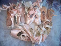 there are many pairs of ballet shoes on the floor