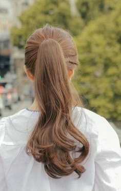 Hairstyle 2022, Pretty Ponytails, Curled Ponytail, Anti Hair Fall, Hair Oil Serum, Hair Twist Styles, Hair Color And Cut, Hair Fall, Hair Inspo Color