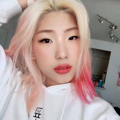 person with platinum blonde hair and magenta dip dye hair Bleached Strands, Bleached Ends, Which Hair Colour, Bleaching Your Hair