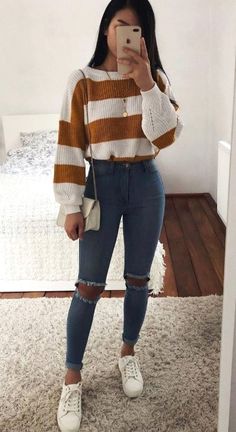 Warm Sweaters Outfits, Jeans And Sneakers Outfit, Pullover Outfit, Outfit Chic, Casual School Outfits, Outfit Jeans, Sneakers Outfit