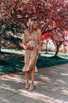 Pregnant Outfits For Wedding, Pregnant Date Night Outfit Summer, Summer Wedding Outfit Guest Pregnant, Maternity Outfits For Wedding Guest, Pregnant Summer Wedding Guest, Pregnant Outfit Wedding Guest, Semi Formal Maternity Dress, Wedding Guest Dress Pregnant Summer, Maternity Outfits Wedding Guest