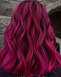 Magenta Hair Dye, Autumn Hairstyles, Magenta Hair Colors, Red Hair Trends, Creative Hair Color, Beautiful Hair Color, Pink Highlights, Bright Hair