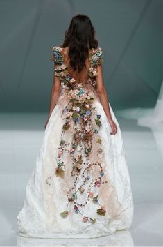 Baju Kahwin, Dress With Flowers, Beauty Dress, Bridal Fashion Week, Floral Fashion, Moda Vintage, Bridal Fashion, Gorgeous Gowns, Beautiful Gowns