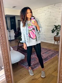 Rock And Roll Mom Style, Plus Size Mama Fashion, Grungy Mom Outfits, Tshirt Dress Pants Outfit, Work Outfits With Leggings Summer, Rolling Stones Outfit Ideas, Dress Up T Shirt Outfits, Cool Mom Aesthetic Outfits, Mombod Outfits