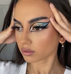 Cheerleading Makeup, Exotic Makeup, Graphic Eyeliner, Eye Makeup Pictures, Alternative Makeup, Colorful Eye Makeup