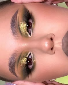 Gold Metallic Makeup Looks, Editorial Makeup Looks, Glam Editorial, New Year Makeup, Matching Makeup, Work Makeup, Dope Makeup, Gold Makeup, Makeup Eye Looks