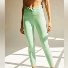 Green Free People Movement Twisted Waist Leggings Size Medium New With Tags (Could Definitely Fit As A Size Large). Looks More Teal In The Pictures But Green In Person. Bell Bottom Yoga Pants, Light Pink Leggings, Hot Pink Leggings, Track Leggings, Burgundy Leggings, Green Leggings, Green Jumpsuit, Ribbed Leggings, Flare Leggings