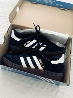 Addidas Shoes Samba, Sambas Aesthetic, Platform Adidas, Shoes Samba, Ella Shoes, Adidas Spezials, Samba Outfits, Pretty Sneakers