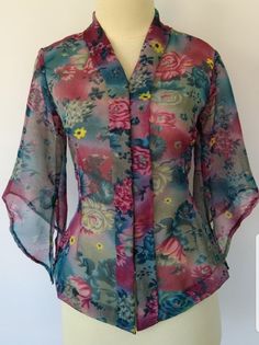 Floral Blouse Designs, Batik Fashion, Fashion Tops Blouse, Sleeves Designs For Dresses, Trendy Fashion Tops, Tile Shower Ideas, 자수 디자인, Tile Ideas