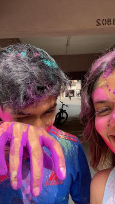 #holi #friendship #friendshipgoals #friends #aesthetic #colorful #celebration Holi Pictures With Friends, Holi Aesthetic Photos, Holi With Friends Aesthetic, Holi Aesthetic Pictures With Friends, Couple Holi Photos, Indian Couple Holi Aesthetic, Holi Festival Aesthetic, Holi Poses With Friends, Holi Couple Pic