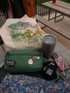 Kanken Totepack Aesthetic, Whats In My Bag Grunge, Unif Stitch Bag, Grunge Tote Bag, Downtown Girl Tote Bag, Hippie Mom, What's In My Purse, College Motivation, Ashley I