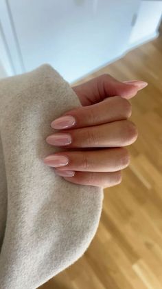 Nail Designs Pink Chrome, That Girl Nails Aesthetic, Nail Ideas Acrylic Chrome, Light Pink Marble Nail Designs, Simplistic Acrylic Nails, Ami Charlize Nails, Neutral Cute Nails, Light Pink With Chrome