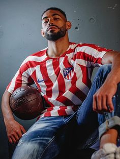 Atlético Madrid's home and away kits for the 2022/23 season Football Kits, Casual Button Down Shirt, Men's Polo Shirt, Men Casual, Nike